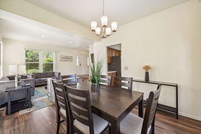 Building Photo - 1915 Carrier Cir