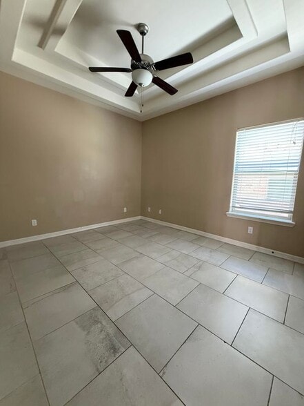 Building Photo - 2713 E Eisenhower Ave