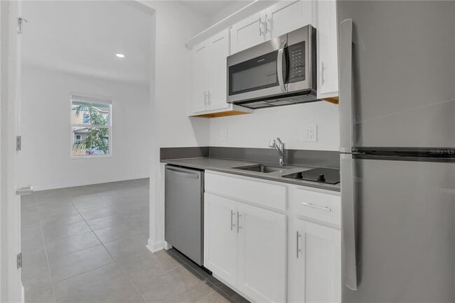 Building Photo - 2671 Armstrong Ave