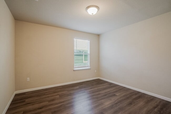 Building Photo - 708 Comal Run