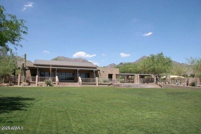 Building Photo - 10429 E Hillery Dr