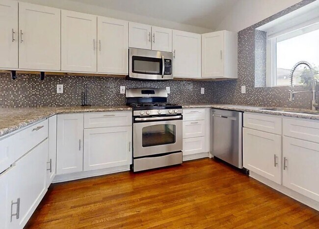 Building Photo - 3629 Marmion Way