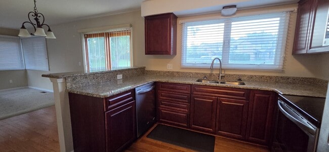 Building Photo - 380 Huntington Ct