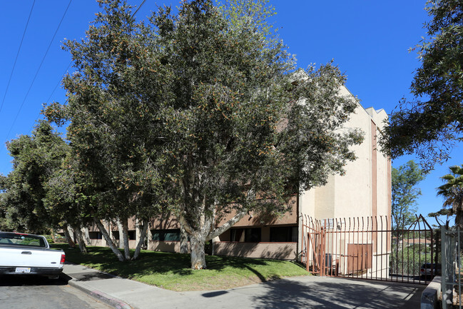 Building Photo - Oakcrest Manor