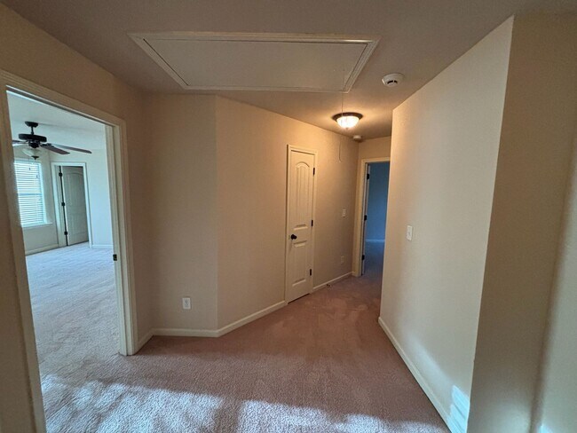 Building Photo - 1322 Ingersoll Dr