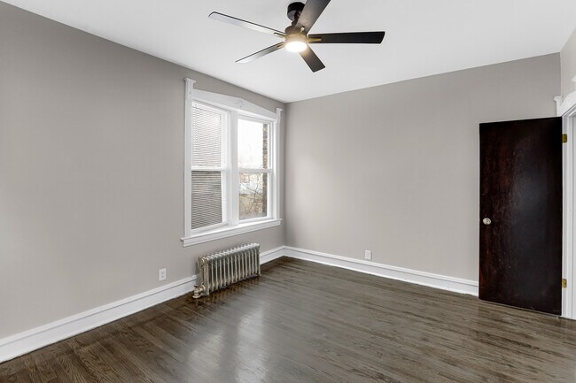 Building Photo - 6360 S Greenwood Ave