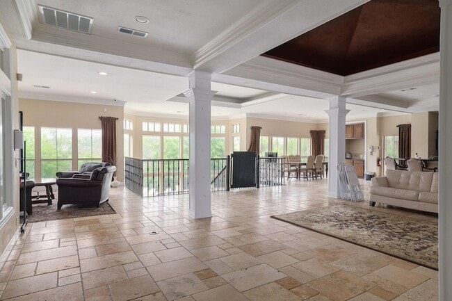 Building Photo - 6000 Shepherd Mountain Cove