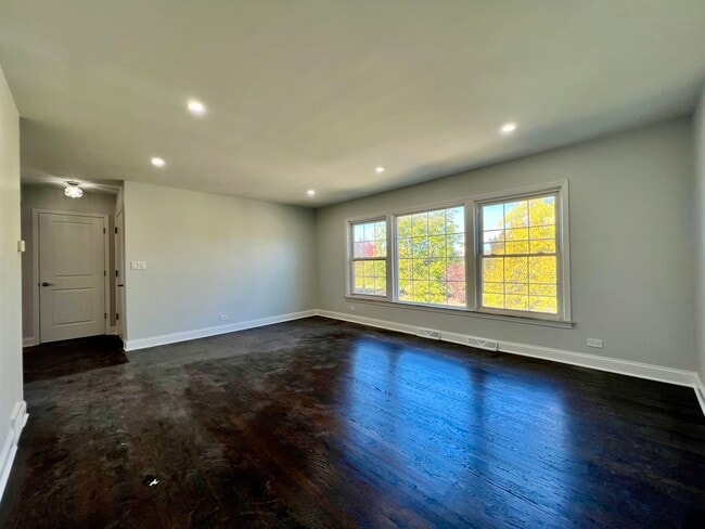 Building Photo - 3335 W Pratt Ave