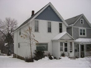 Building Photo - Duluth MN - 4 Bed - 1 Bath - Single Family...