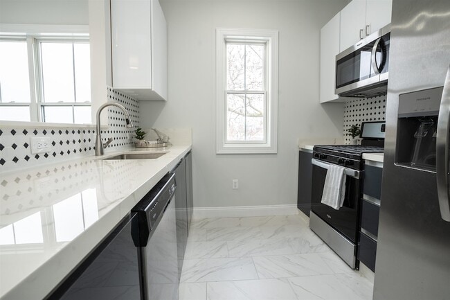 Building Photo - 144 Bergen Ave