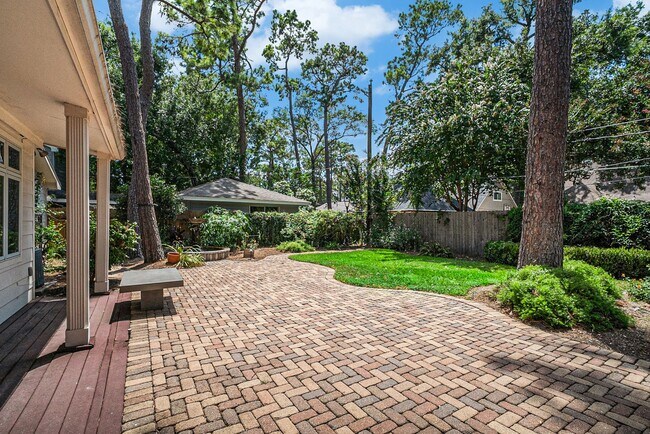 Building Photo - 743 Bison Dr