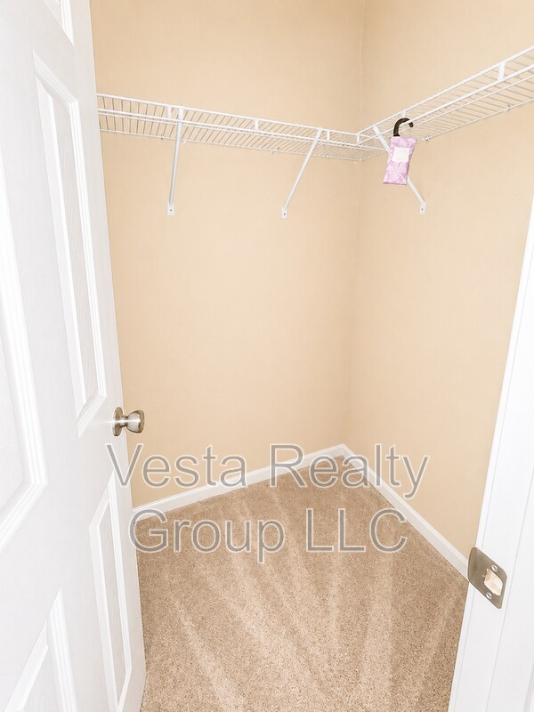 Building Photo - 1055 City Park Dr