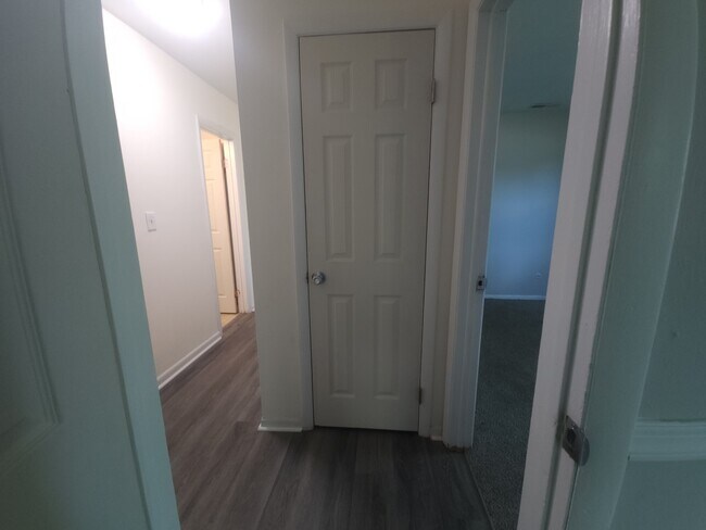 Building Photo - 846 Drawbridge Dr