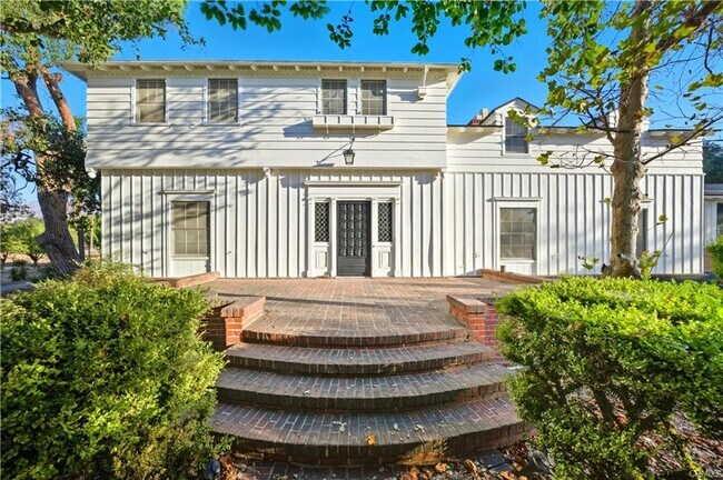 Primary Photo - 1527 Royal Oaks Dr