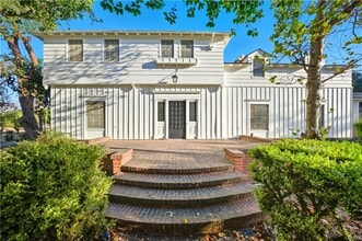 Building Photo - 1527 Royal Oaks Dr