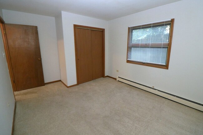 Building Photo - 220 Griffing Ave