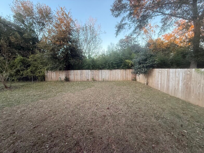 Building Photo - 18643 E Hammond St