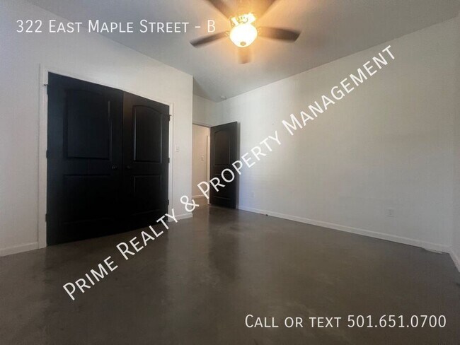 Building Photo - 322 E Maple St