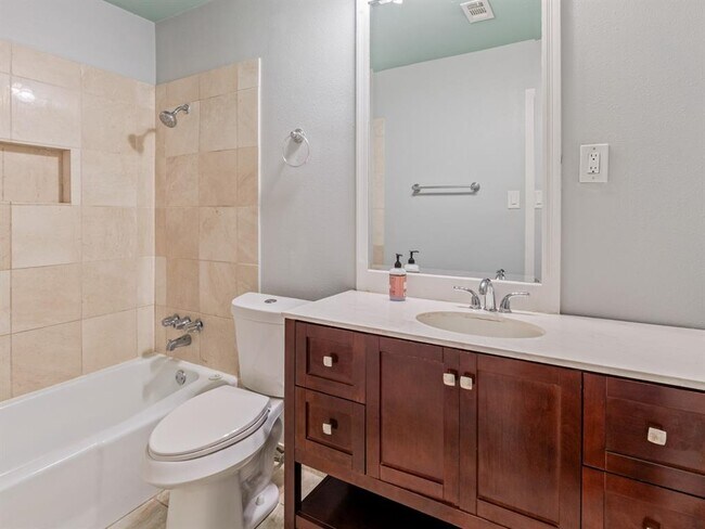 Building Photo - 404 Mulberry Dr