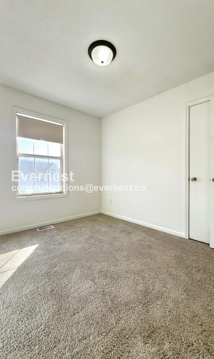 Building Photo - 325 Fawn Valley St