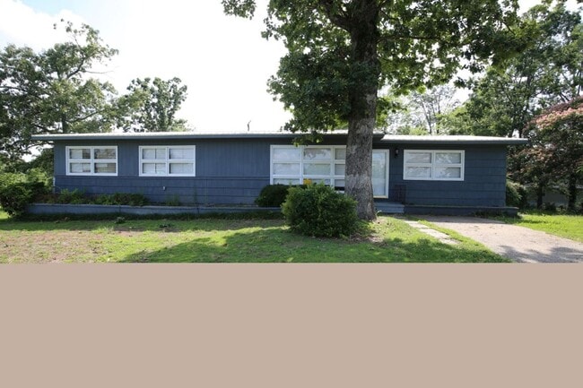 Primary Photo - 2816 8th St NE