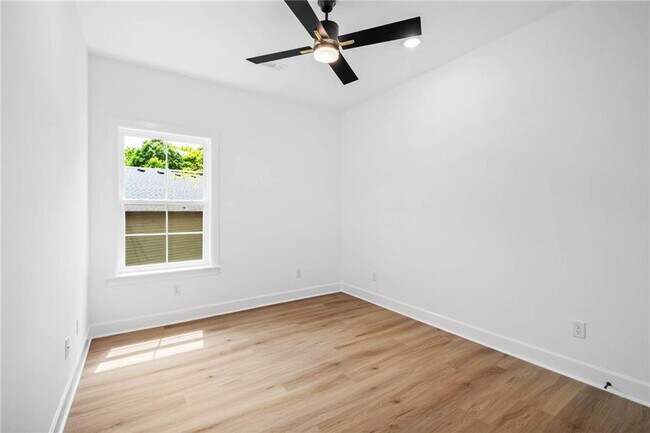 Building Photo - 4 Argyll Cir