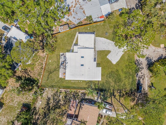 Building Photo - 4925 Camellia Way S