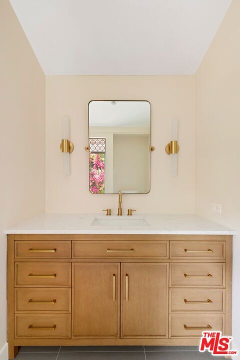 Building Photo - 1121 La Collina Dr