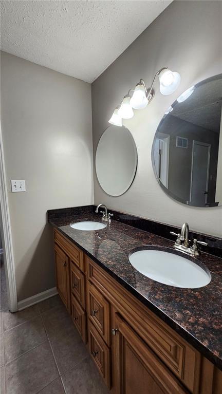 Building Photo - 4011 Pinehurst Pl