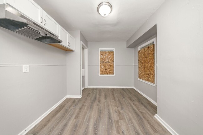 Building Photo - 3 bedroom bungalow $1250/month