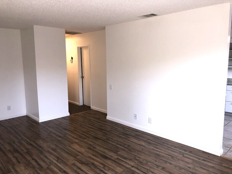 Building Photo - 73131 San Nicholas Ave