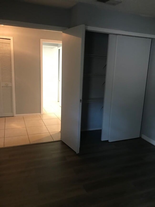 Building Photo - 7665 Sugar Bend Dr