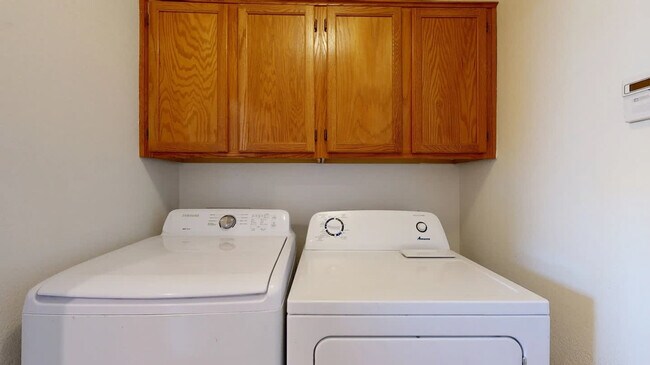 Building Photo - 853 N Blackstone Ct