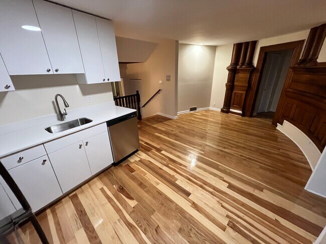 Building Photo - 17 Bow St