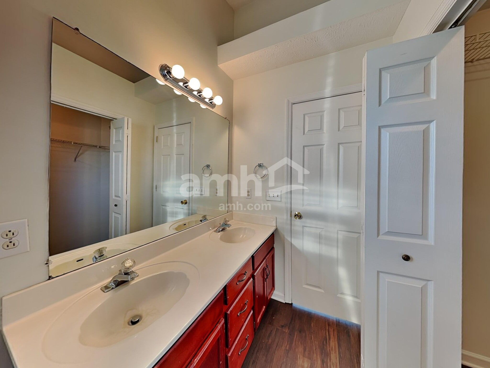 Building Photo - 2805 River Bend Dr