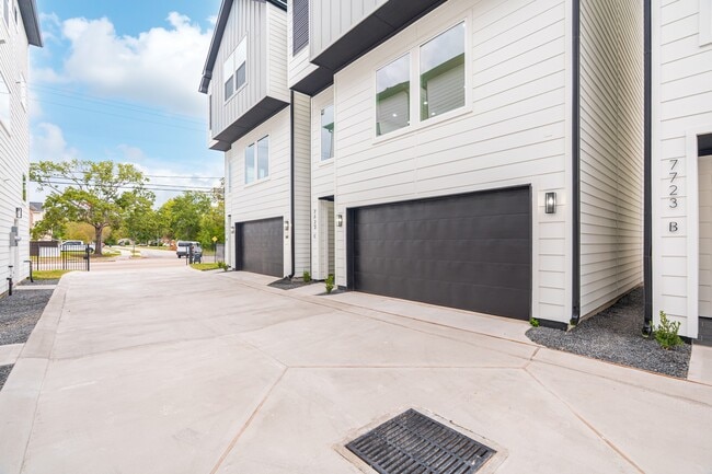 Building Photo - 7723 Hammerly Blvd