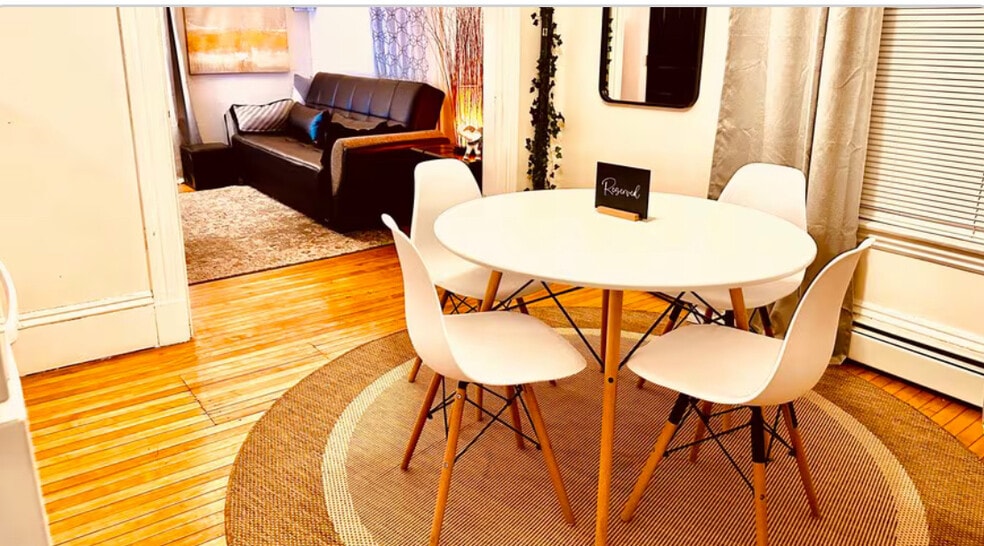 Building Photo - 65 Wing St