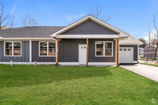 Building Photo - 435 Little Sycamore Ln