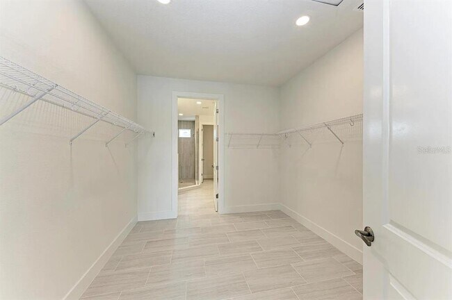 Building Photo - 10016 Rembrandt Wy