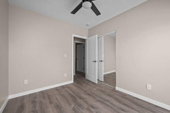 Building Photo - Private rooftop deck!