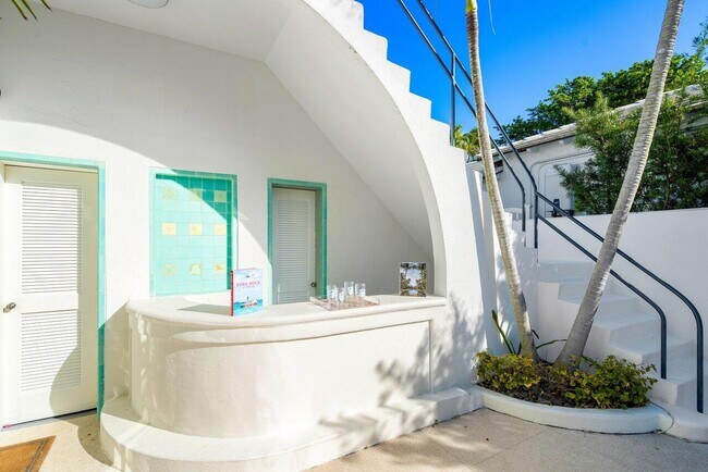 Building Photo - 162 Peruvian Ave