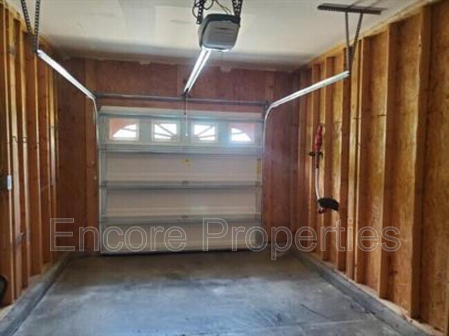 Building Photo - 821 Woodside Park Ln