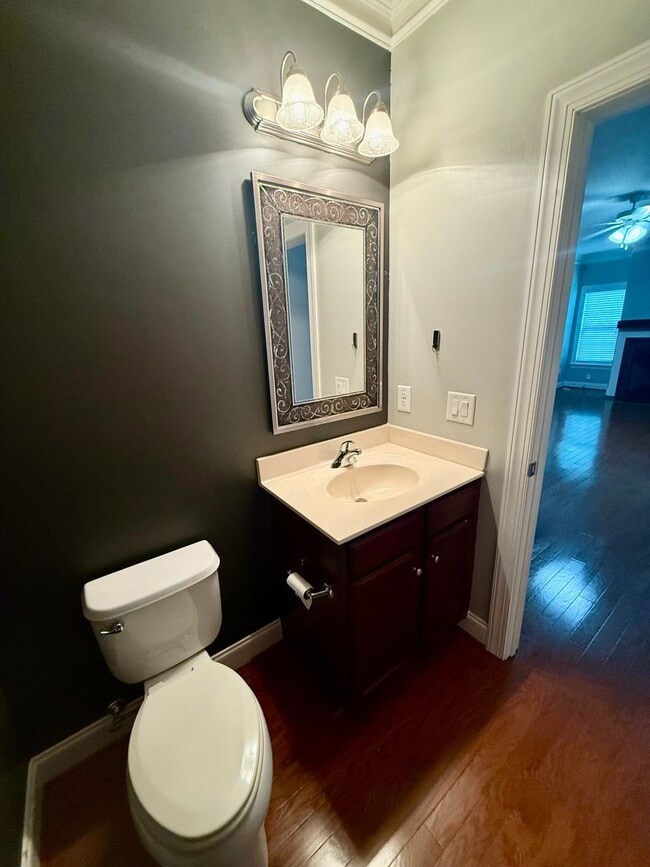 Building Photo - Two bedroom, 2.5 bath condo townhome in Bu...