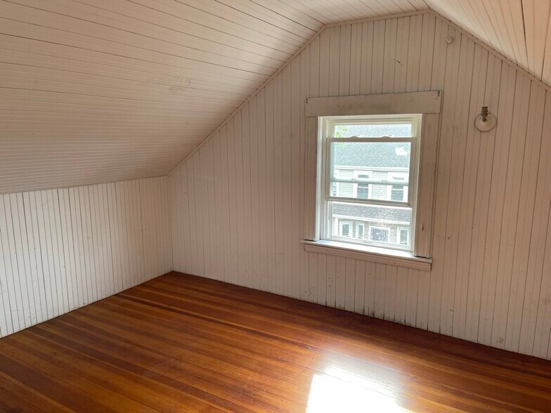 Building Photo - 11 Marion Rd