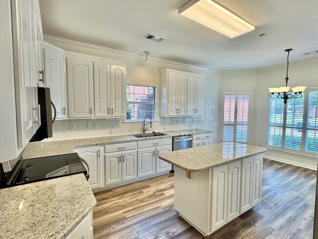 Building Photo - 113 River Chase Ct