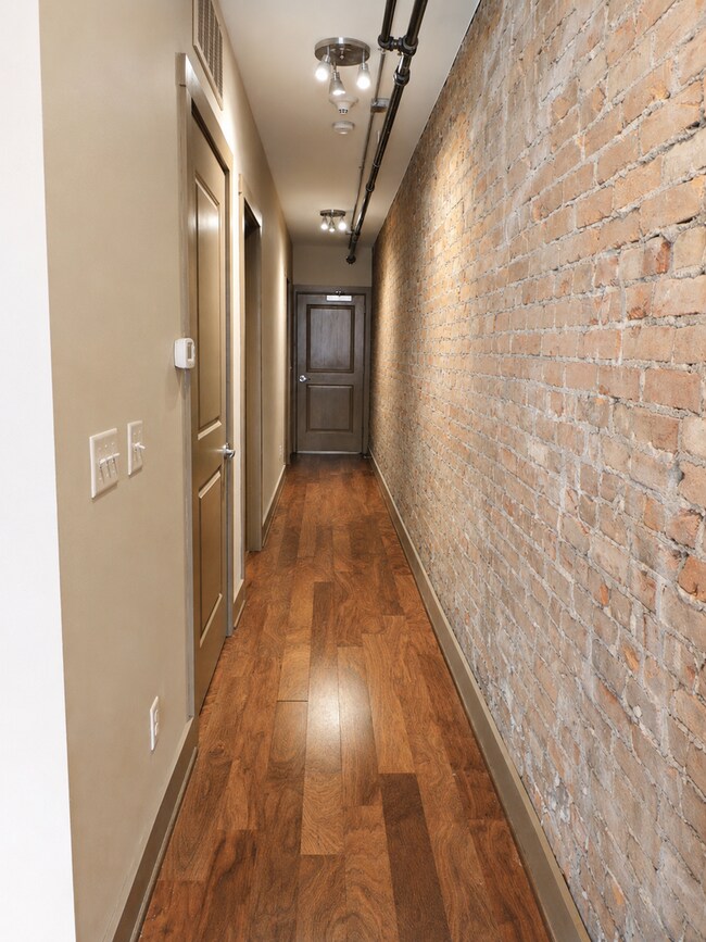 Building Photo - 641 Walnut St