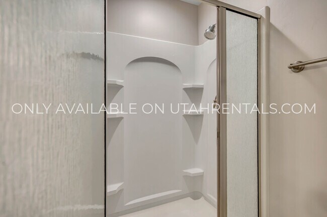 Building Photo - 874 S Aspen Wy