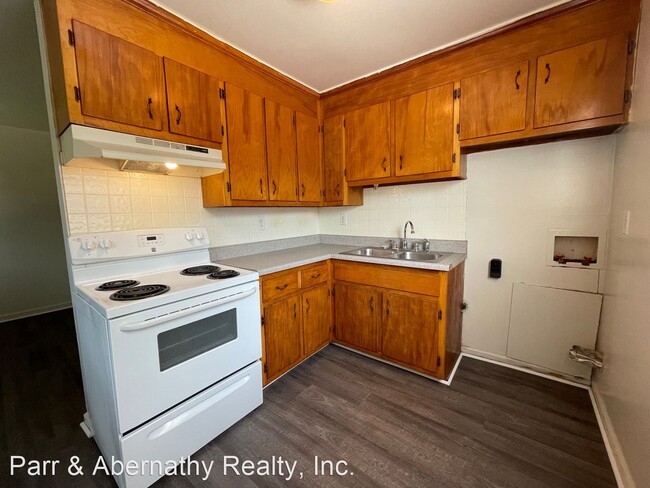 Building Photo - 2 br, 1 bath House - 810 A E. Poythress St...