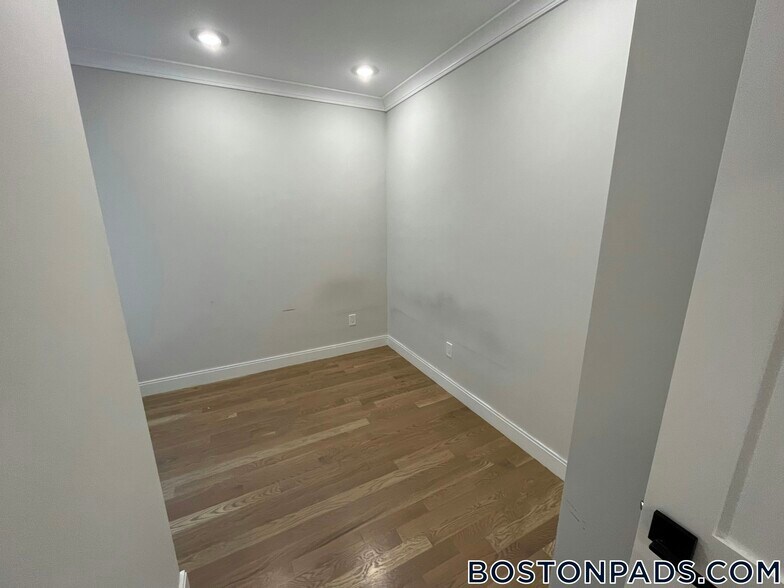 Building Photo - 47 Englewood Ave