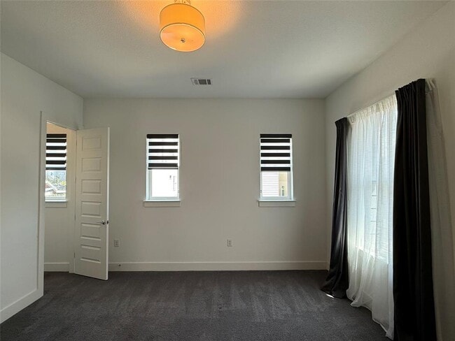 Building Photo - 6117 Seville Dr
